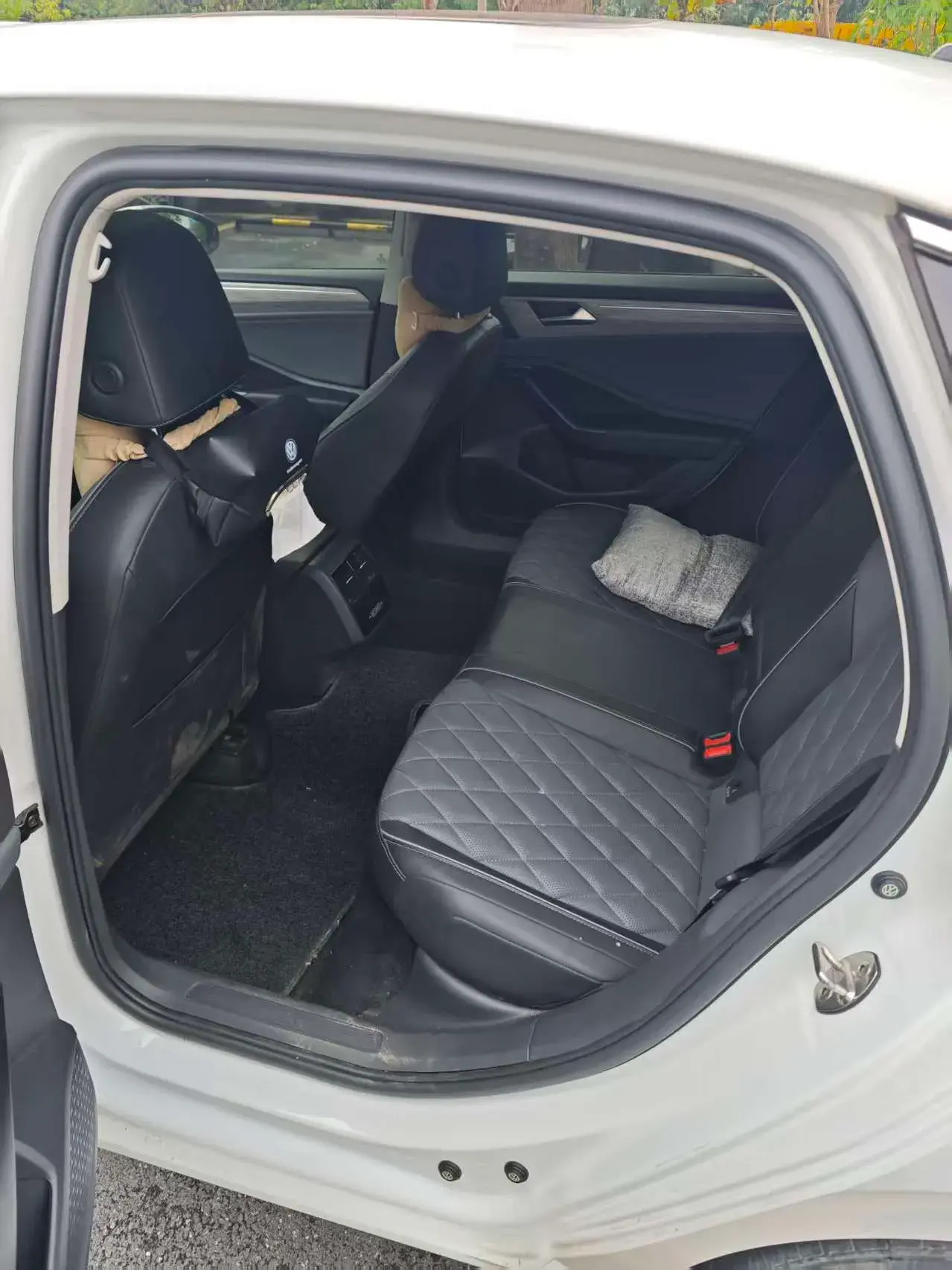 2023 VOLKSWAGEN SAGITAR thumbnail 4