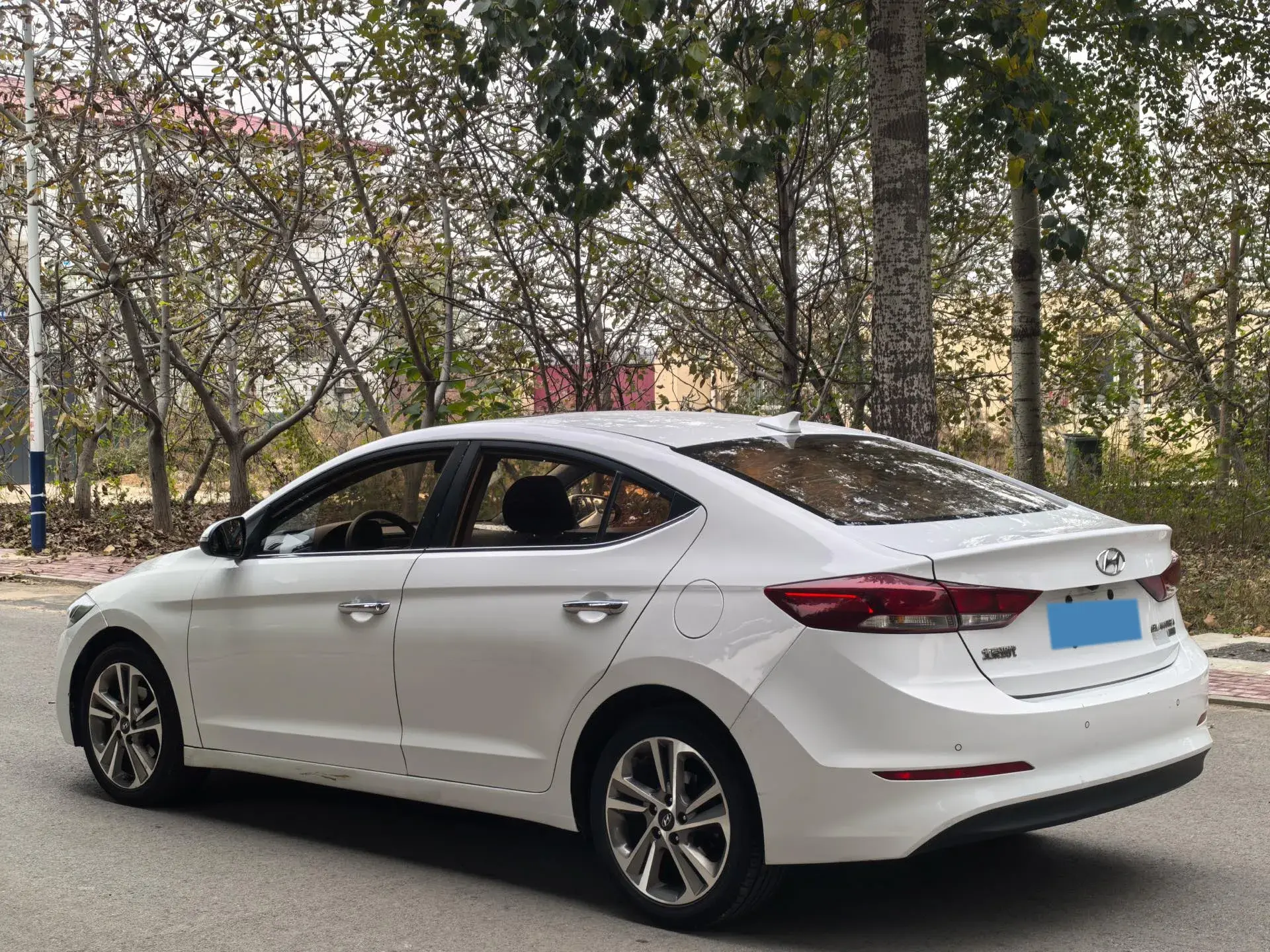 2016 HYUNDAI ELANTRA thumbnail 4