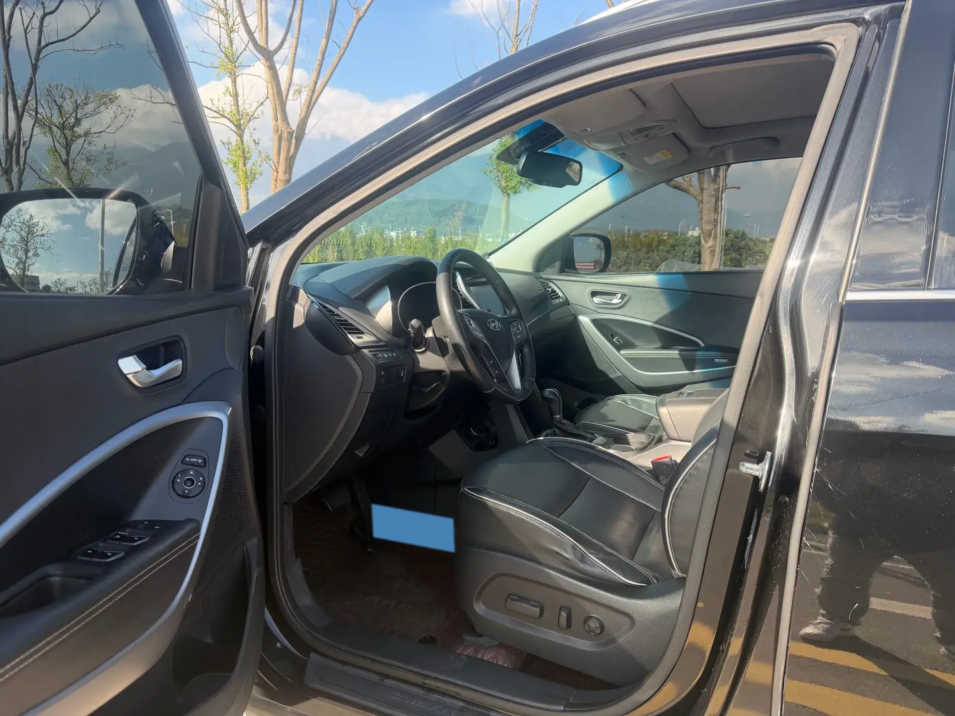 2017 HYUNDAI SANTAFE thumbnail 4