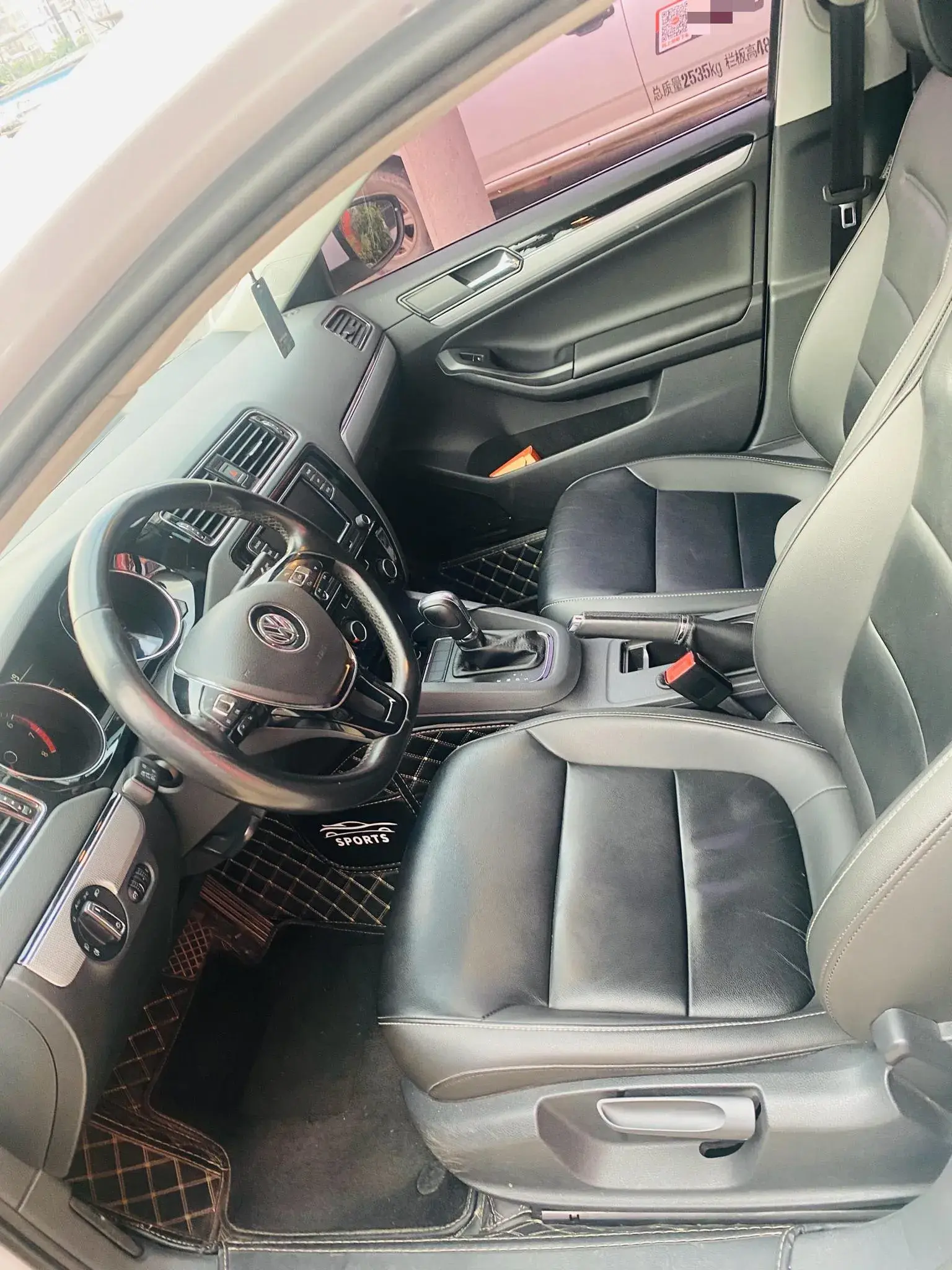 2018 VOLKSWAGEN SAGITAR thumbnail 3