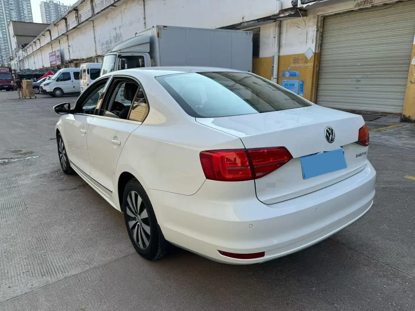 2018 VOLKSWAGEN SAGITAR thumbnail 3