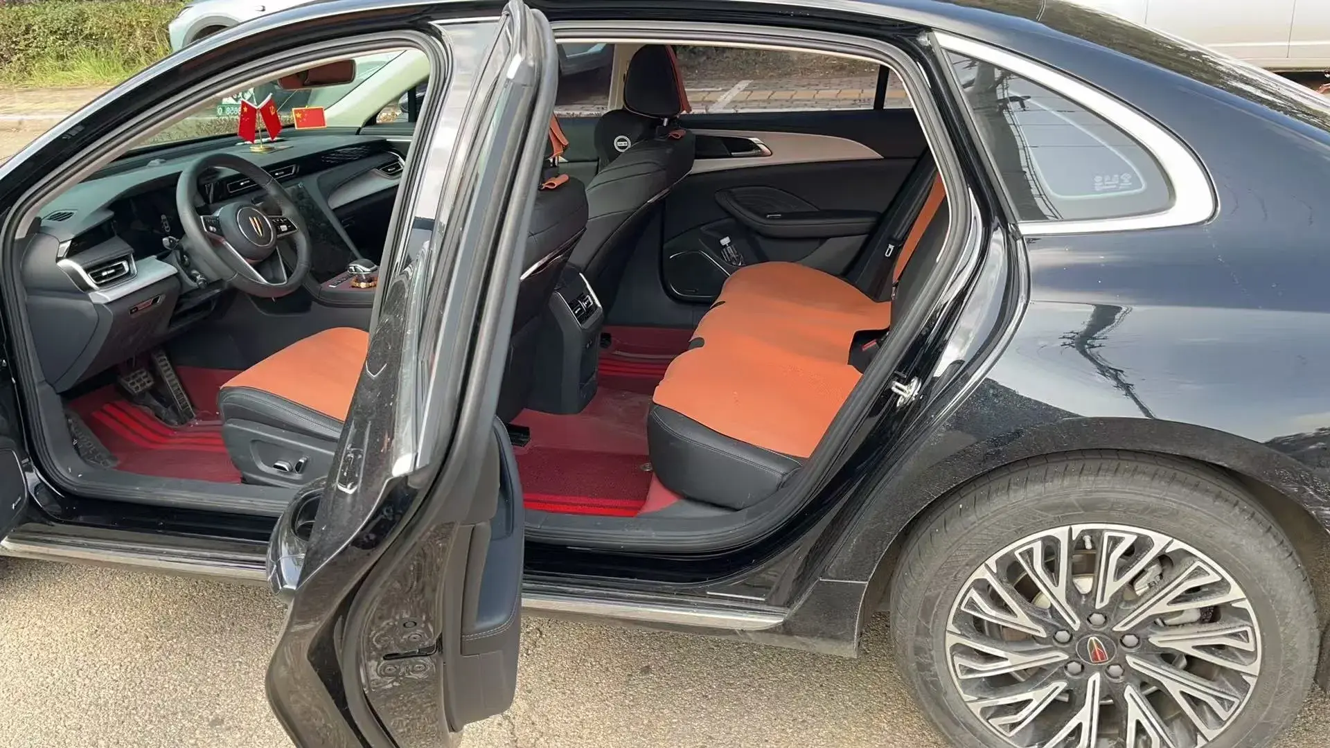 2025 HONGQI H5 thumbnail 3