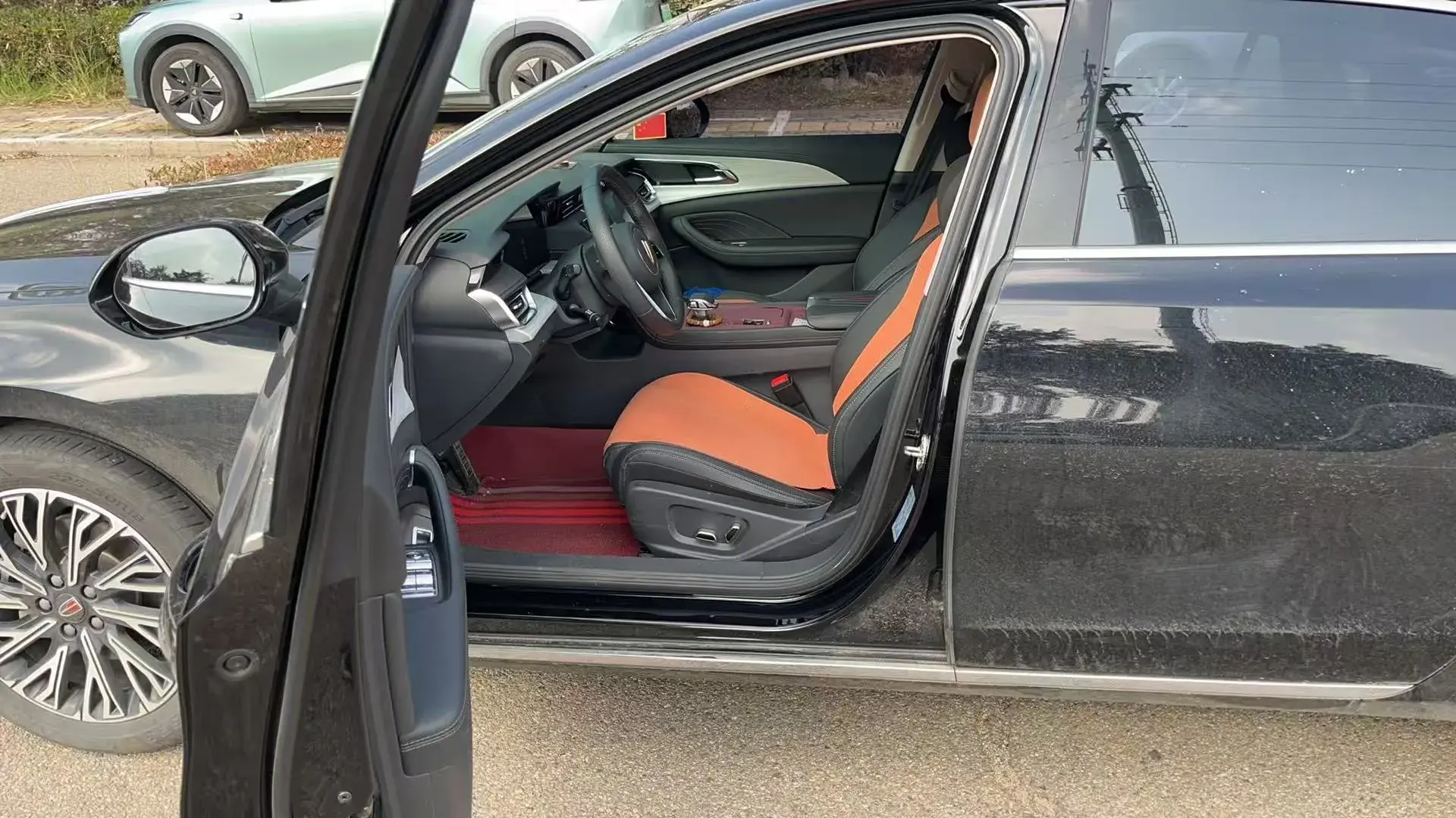 2025 HONGQI H5 thumbnail 2