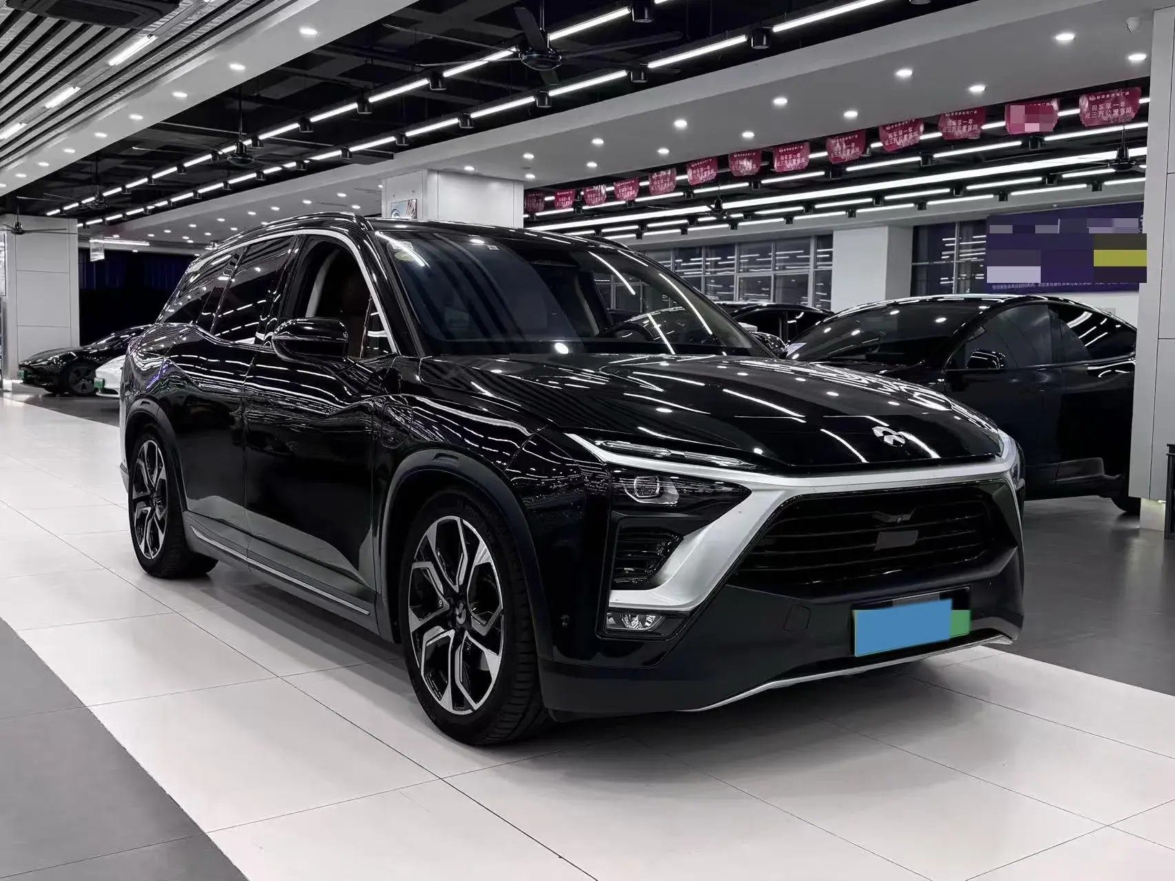 2018 NIO ES8 thumbnail 3