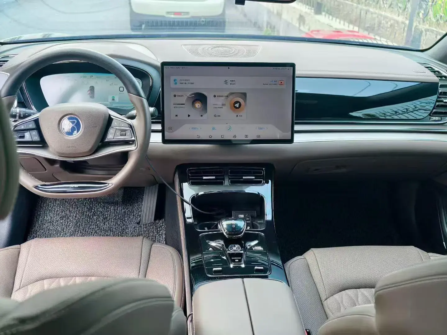 2023 BYD HAN thumbnail 4