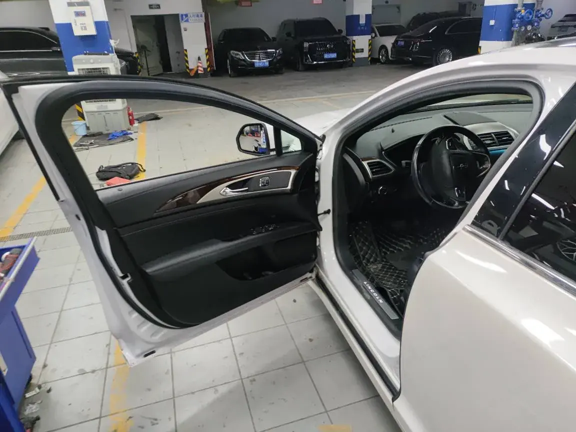 2018 LINCOLN MKZ thumbnail 4