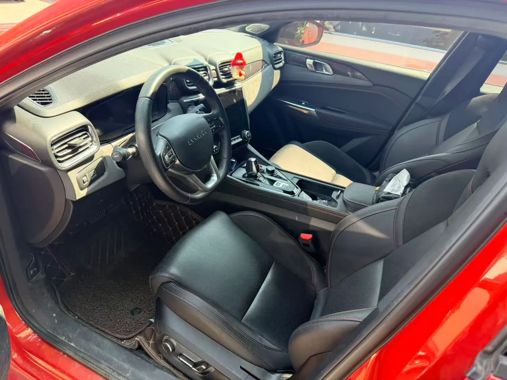 2019 LYNK&CO 03 thumbnail 3