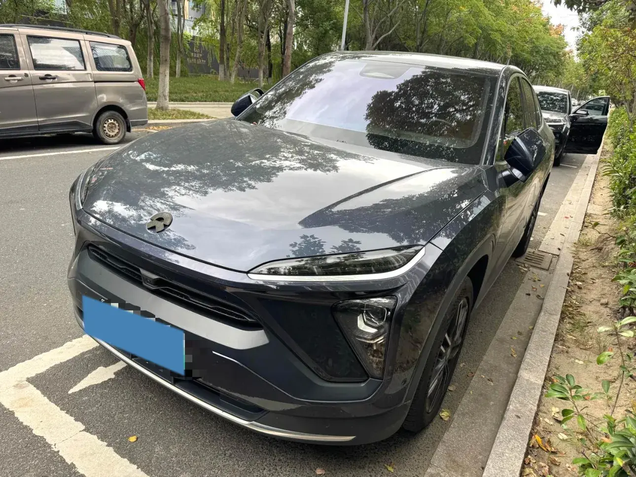 2020 NIO EC6 view 1