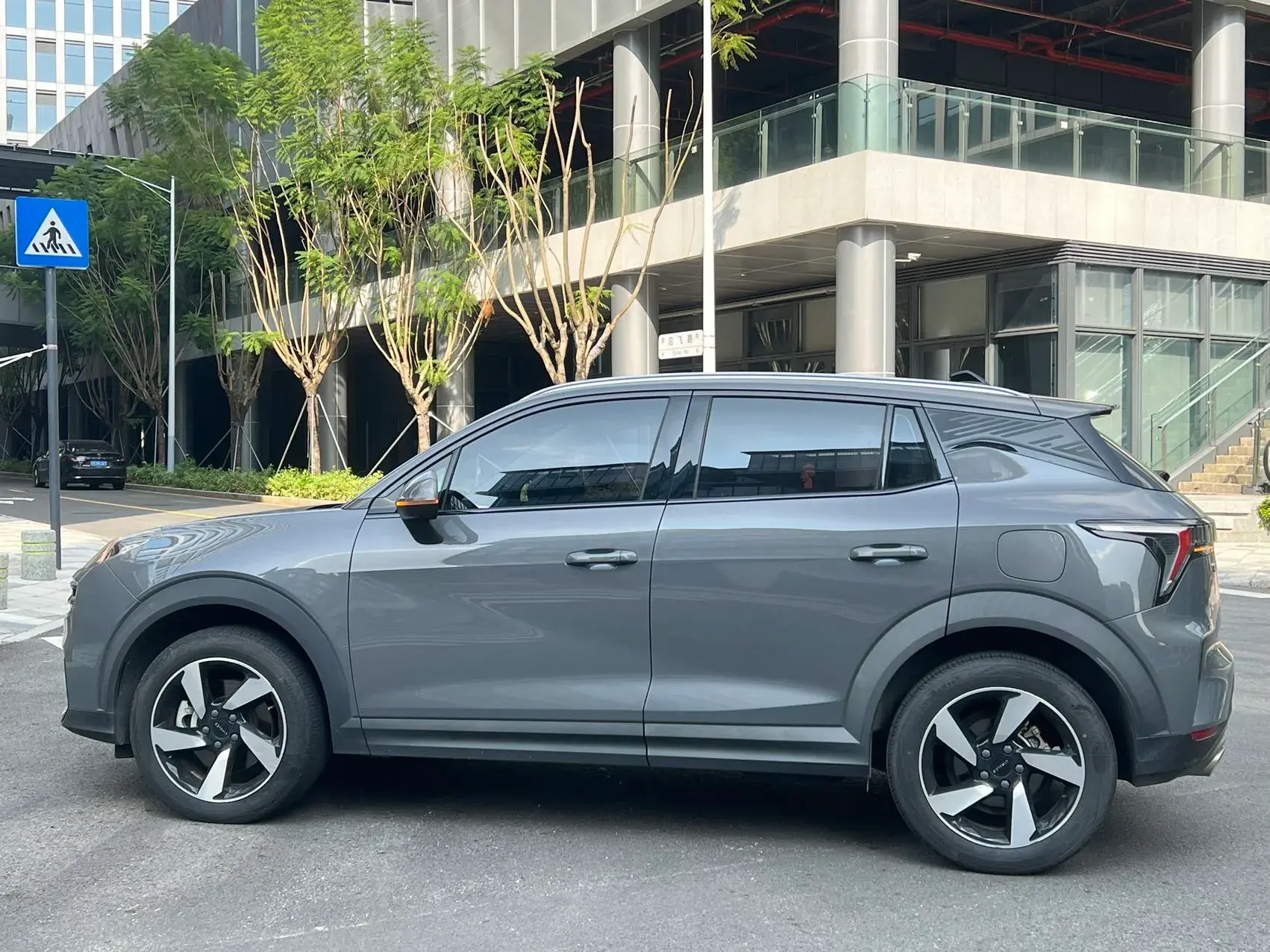 2020 LYNK&CO 06 thumbnail 4