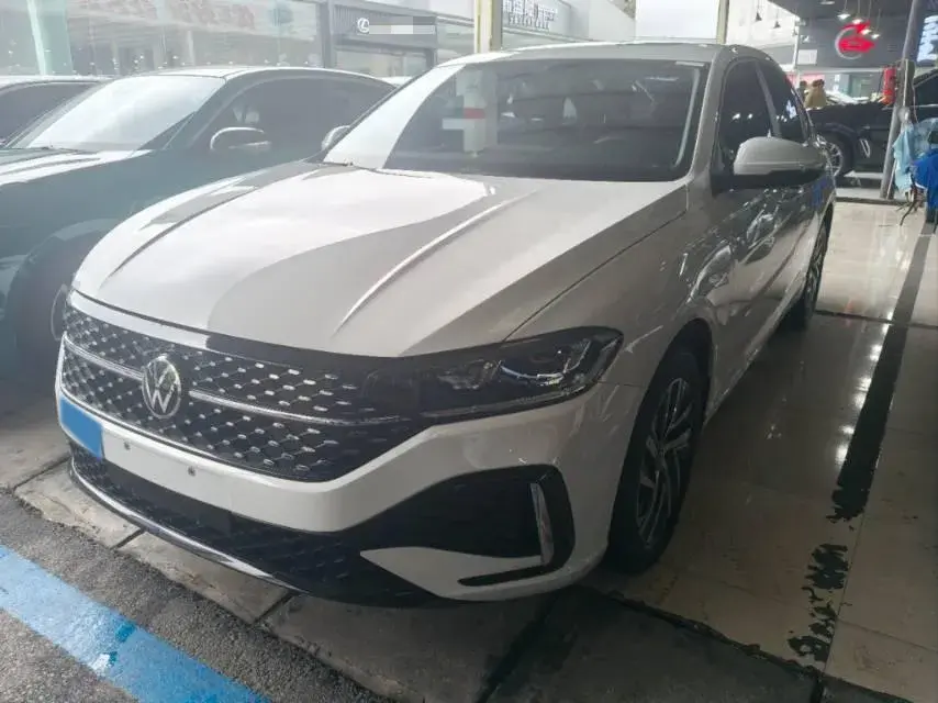 2024 VOLKSWAGEN LAVIDA view 1