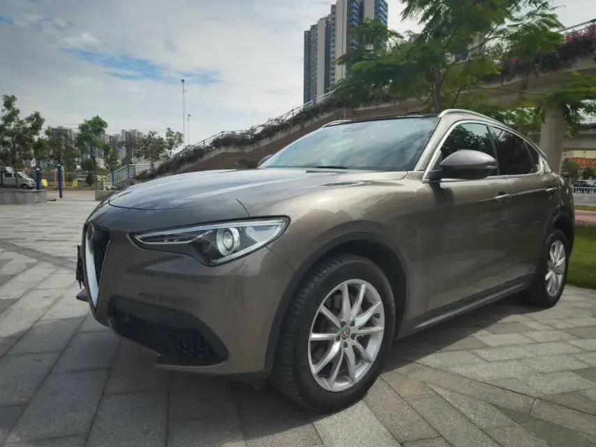2017 Alfa Romeo Stelvio 2.0T 280HP L4 8AT
