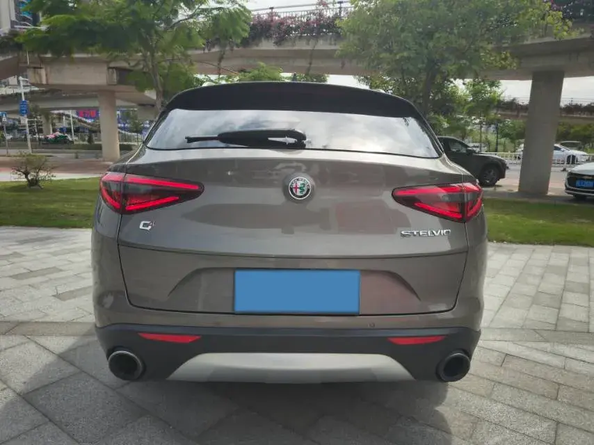 2017 ALFA ROMEO thumbnail 3