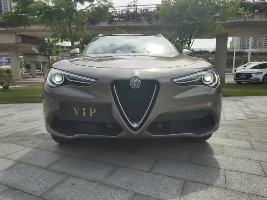 2017 ALFA ROMEO thumbnail 2