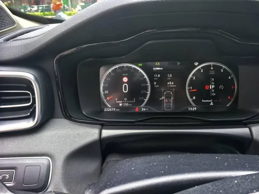 2019 LYNK&CO 01 thumbnail 3