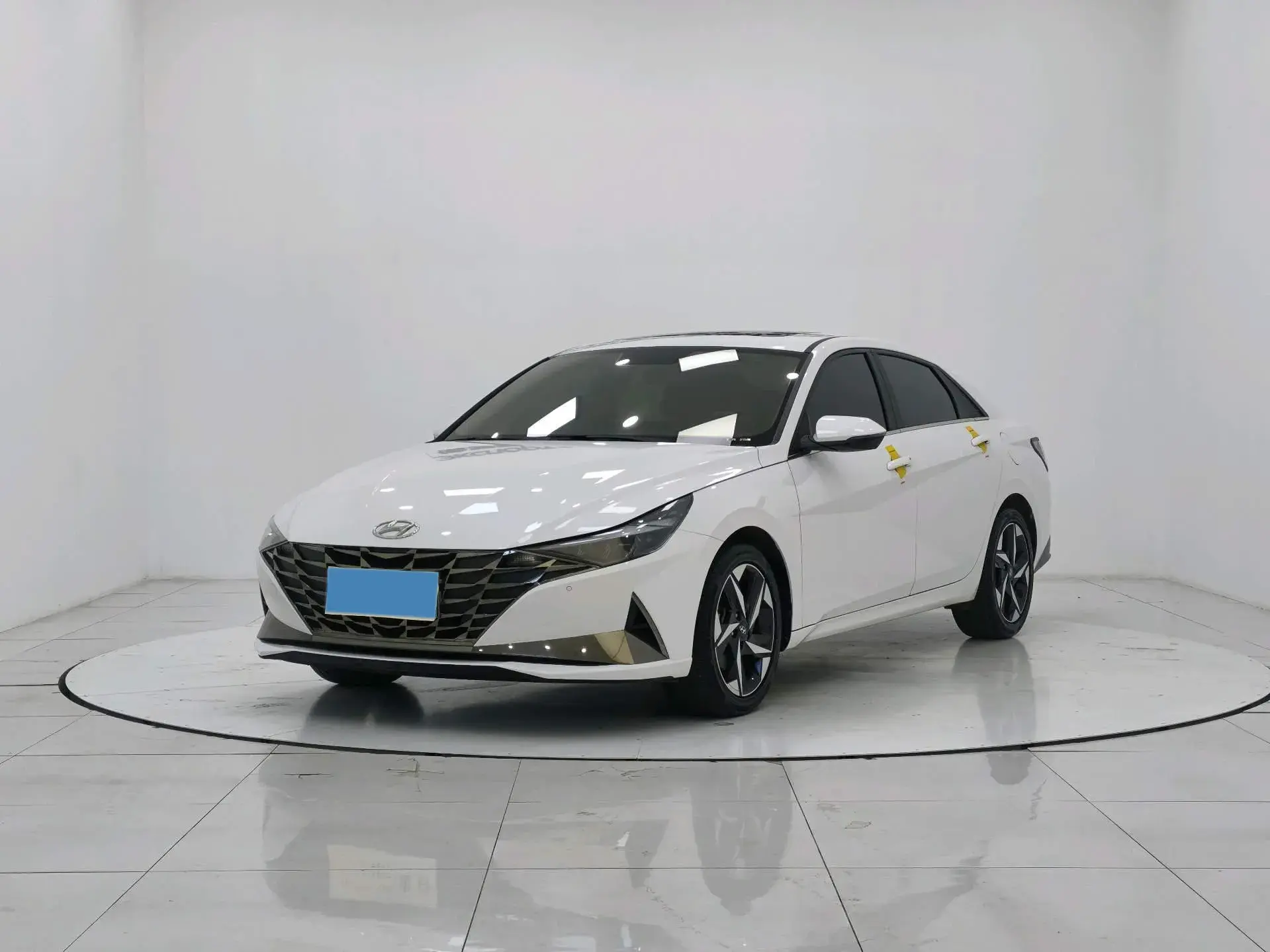 2022 HYUNDAI ELANTRA view 1