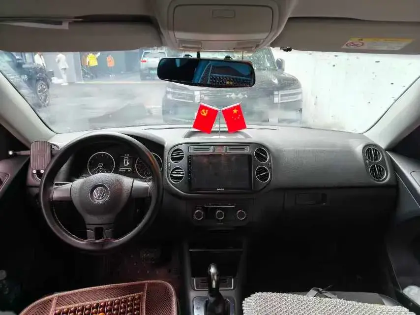 2017 VOLKSWAGEN TIGUAN thumbnail 2