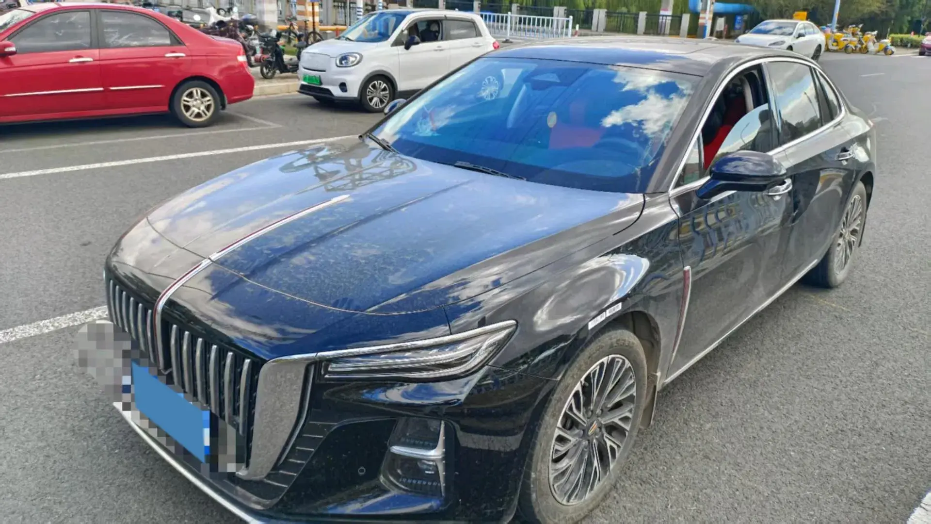 2022 HONGQI H5 view 1