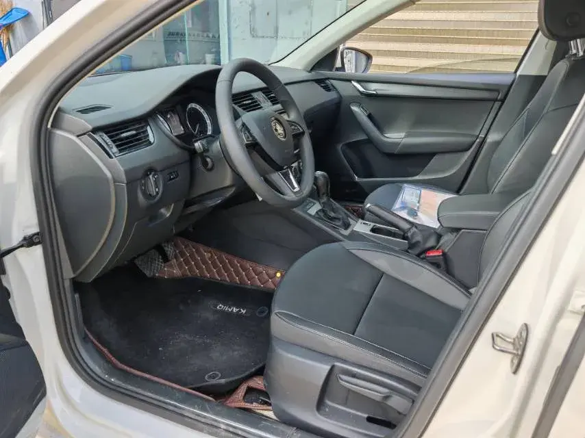 2021 SKODA OCTAVIA thumbnail 4