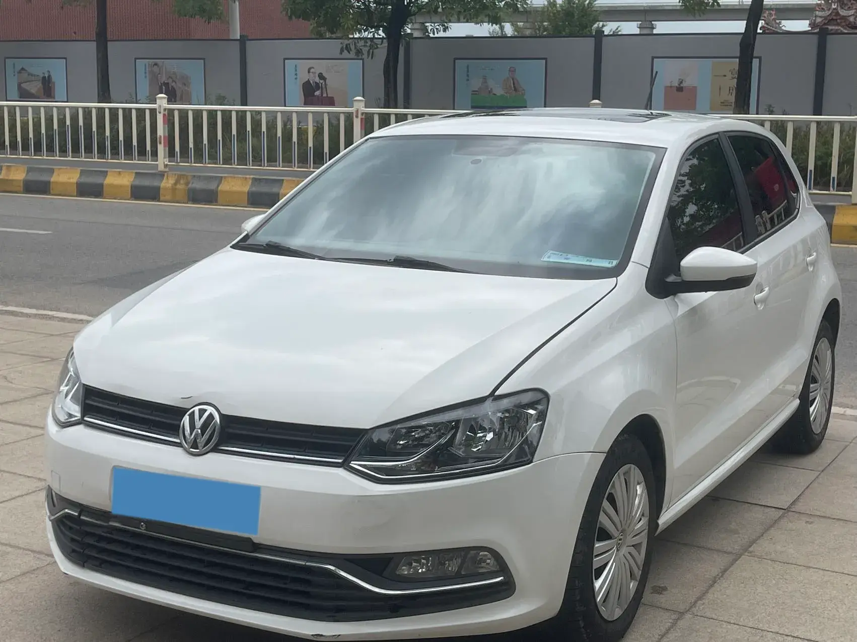 2018 VOLKSWAGEN POLO view 1