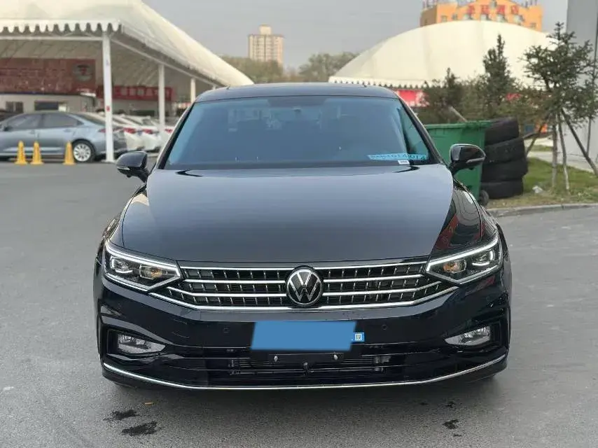 2025 VOLKSWAGEN MAGOTAN thumbnail 2