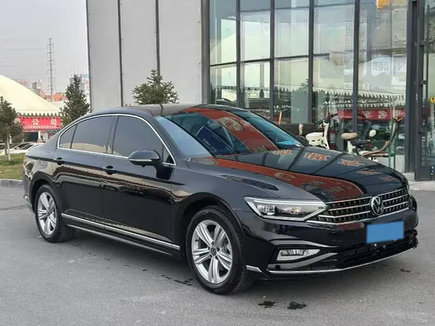 2025 VOLKSWAGEN MAGOTAN thumbnail 3