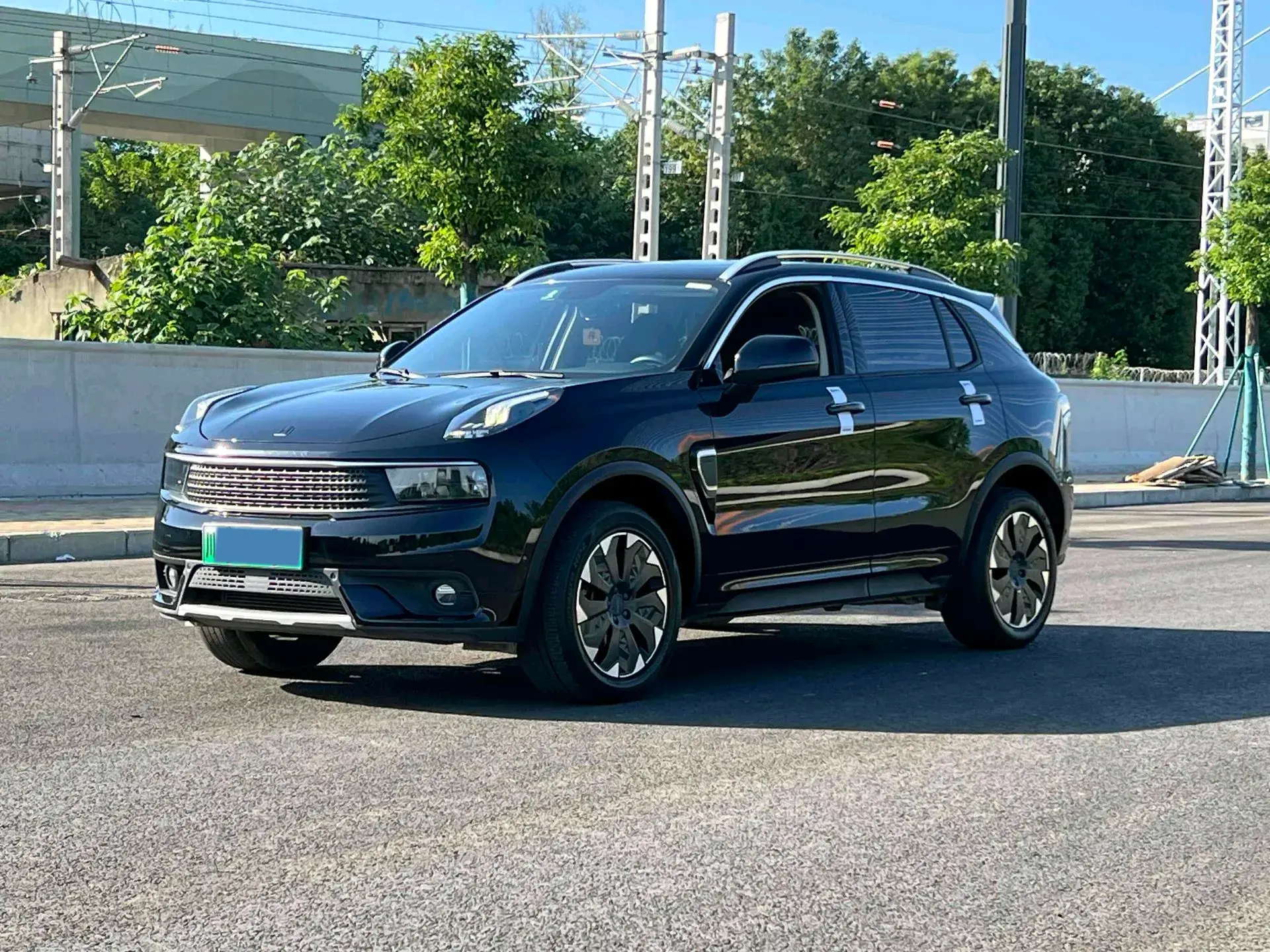 2018 LYNK&CO 01 view 1