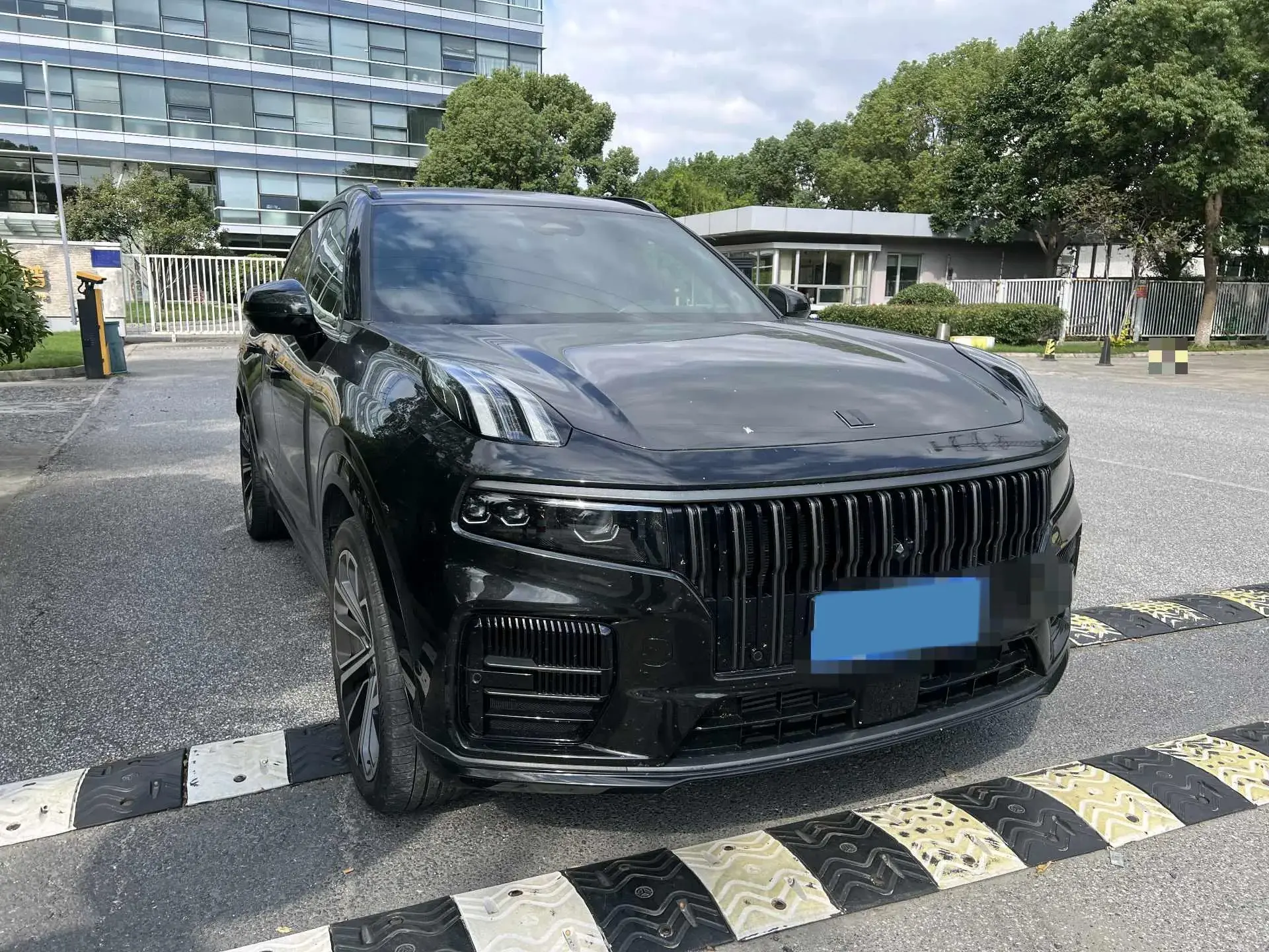 2021 LYNK&CO 09 thumbnail 3