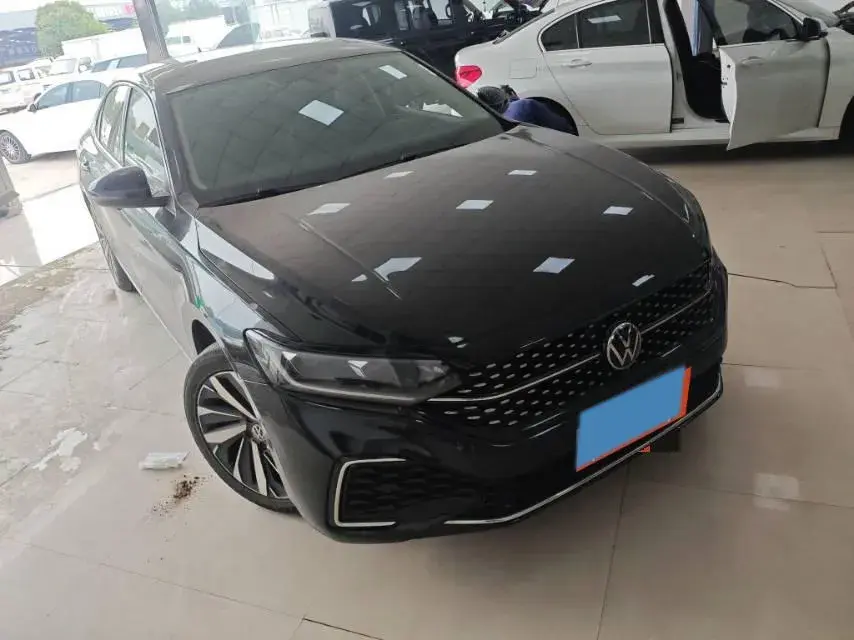 2023 VOLKSWAGEN PASSAT thumbnail 2