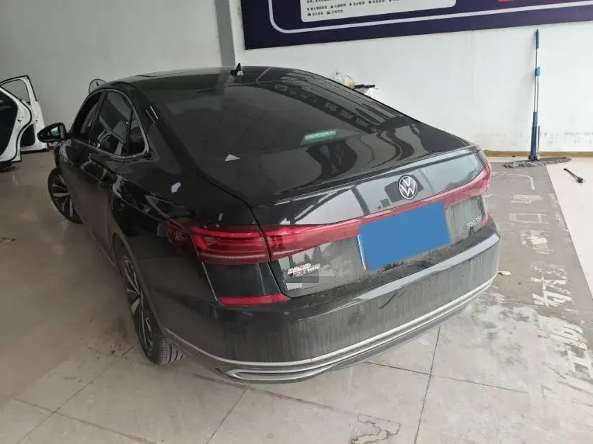 2023 VOLKSWAGEN PASSAT thumbnail 3