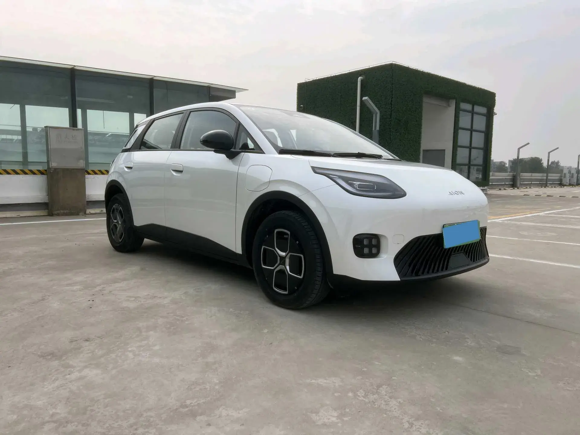 2025 AION AION thumbnail 3