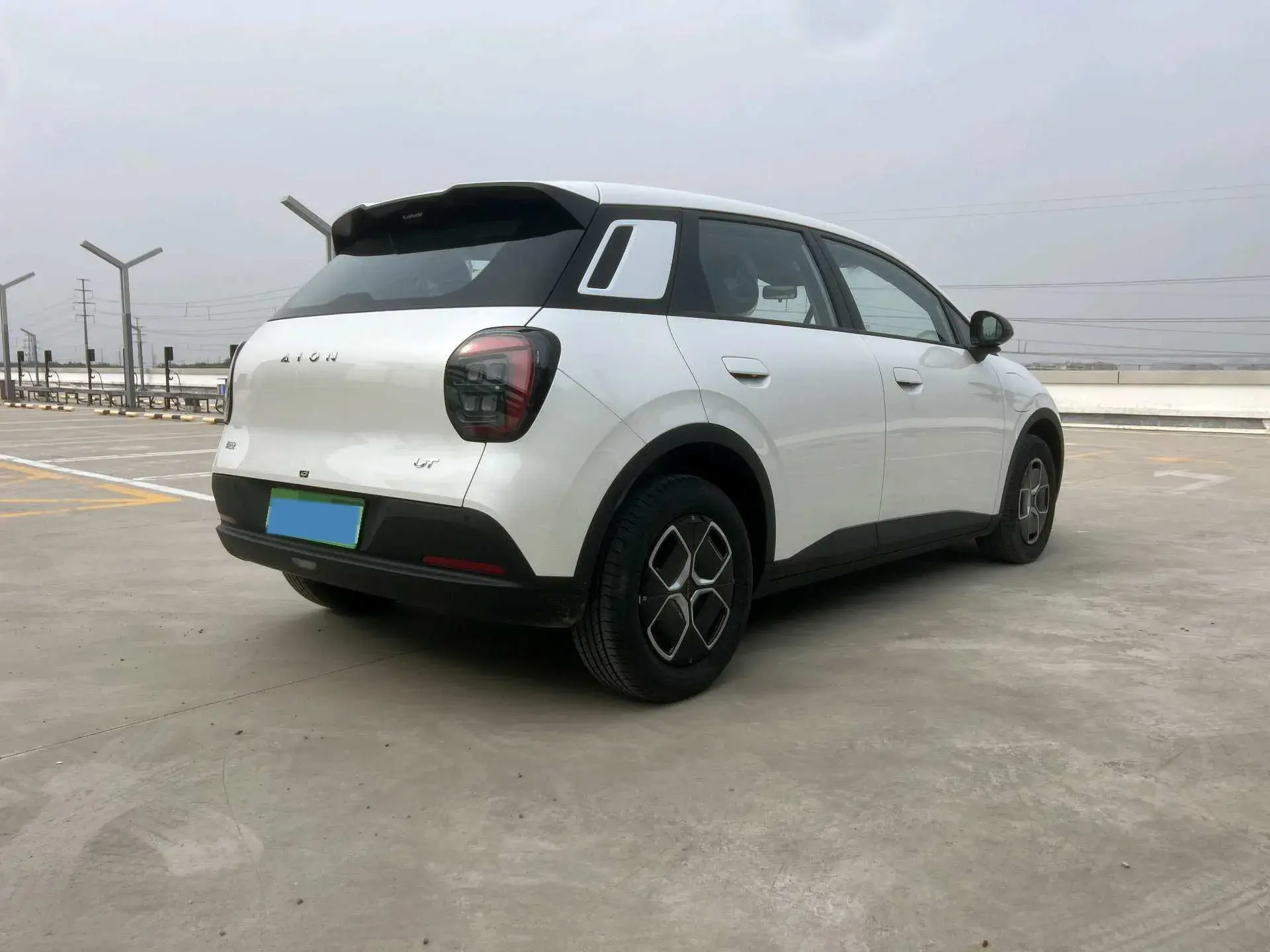 2025 AION AION thumbnail 4