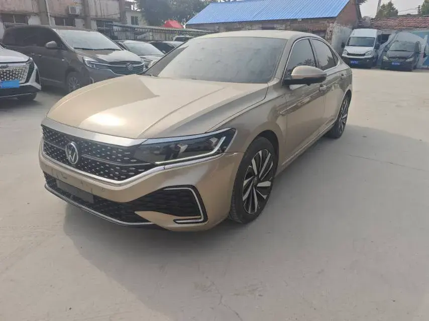 2021 VOLKSWAGEN PASSAT view 1