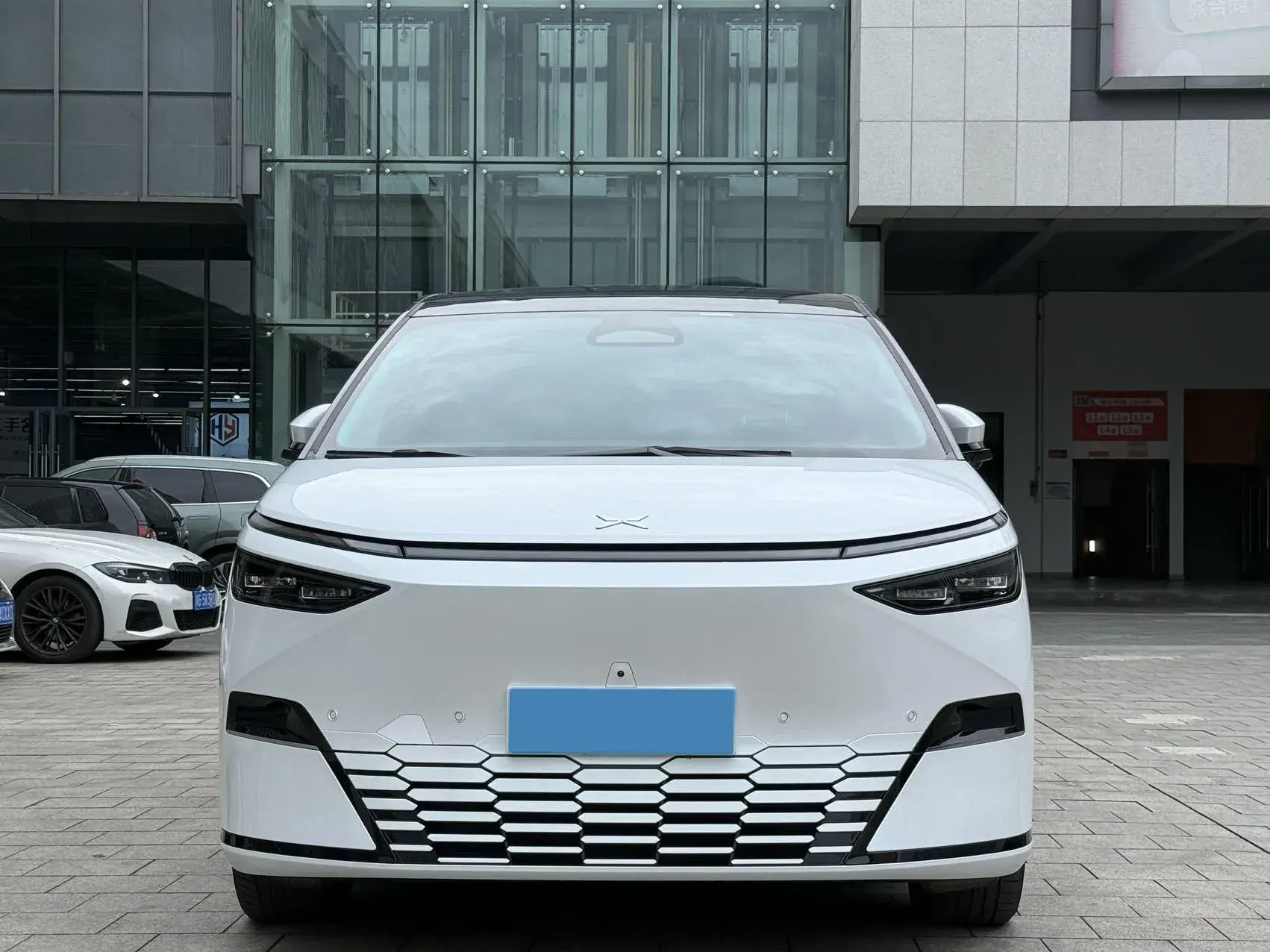 2024 XPENG X9 thumbnail 2