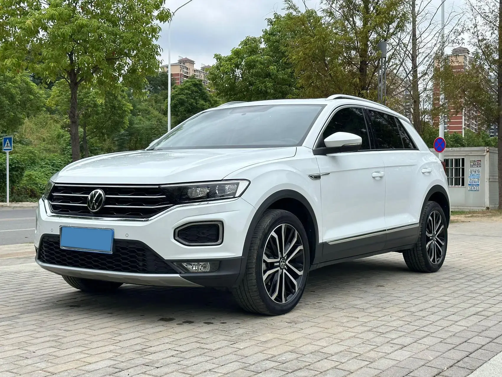 2022 VOLKSWAGEN T-ROC view 1