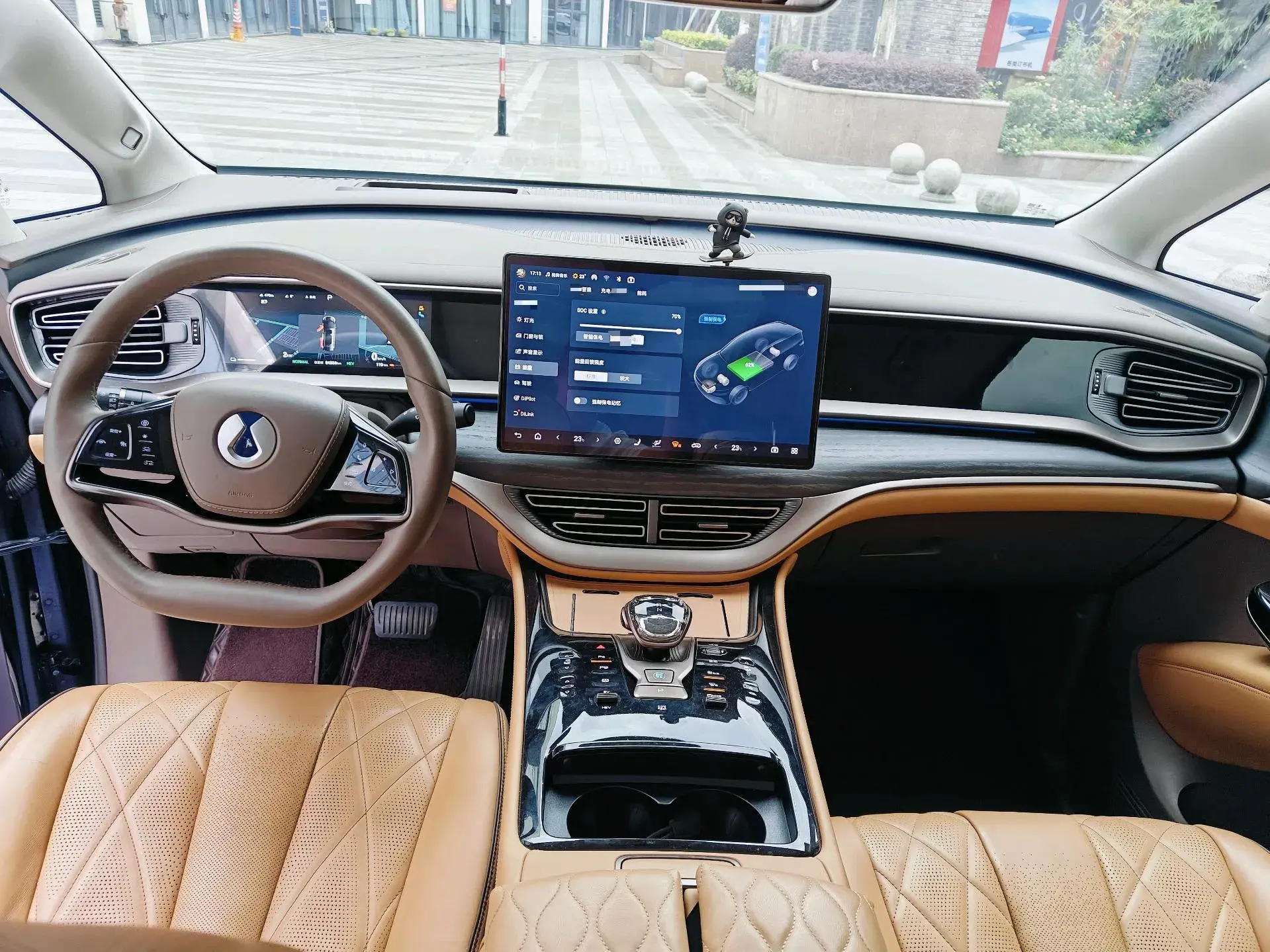 2022 DENZA D9 thumbnail 3