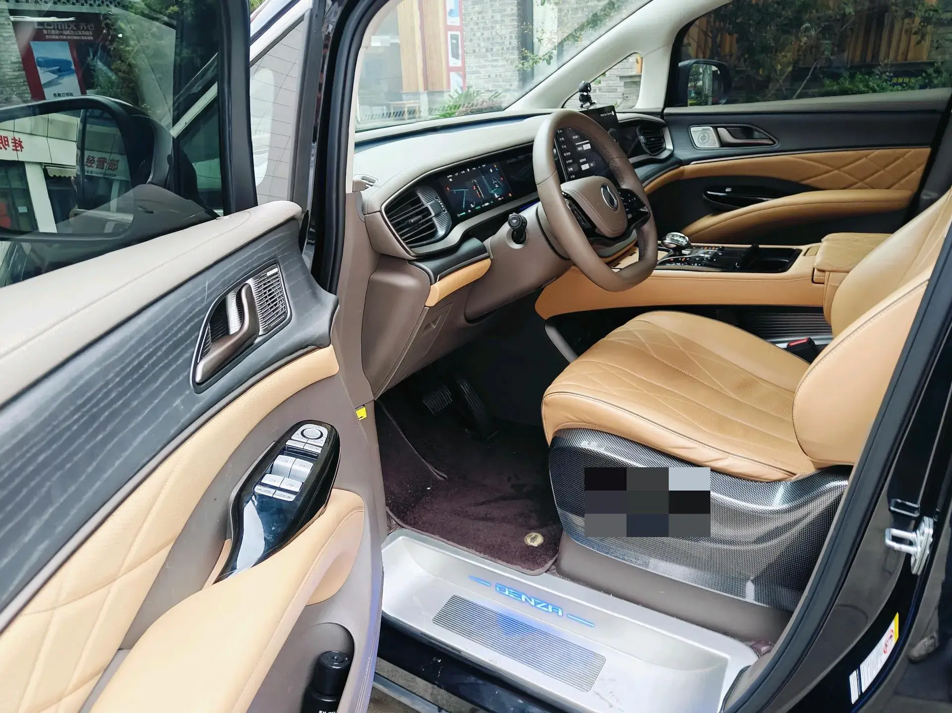 2022 DENZA D9 thumbnail 4