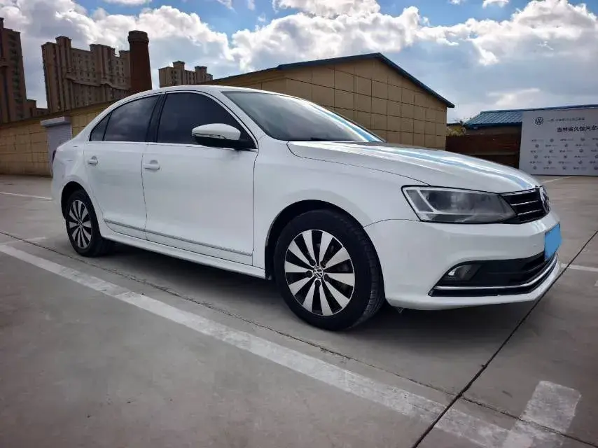 2018 VOLKSWAGEN SAGITAR thumbnail 3