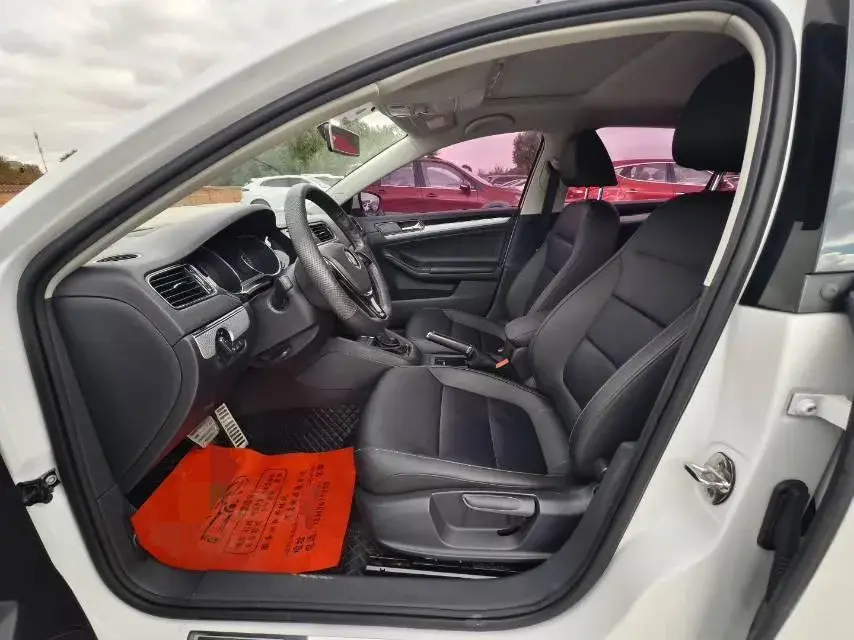 2018 VOLKSWAGEN SAGITAR thumbnail 4