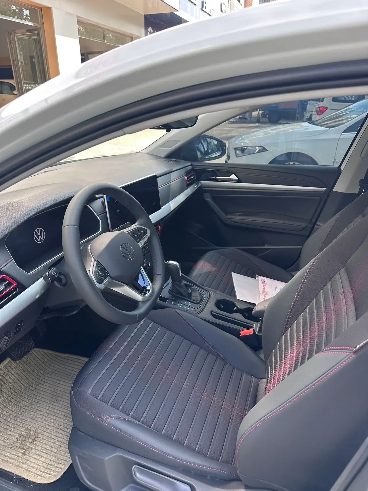 2024 VOLKSWAGEN LAVIDA thumbnail 2