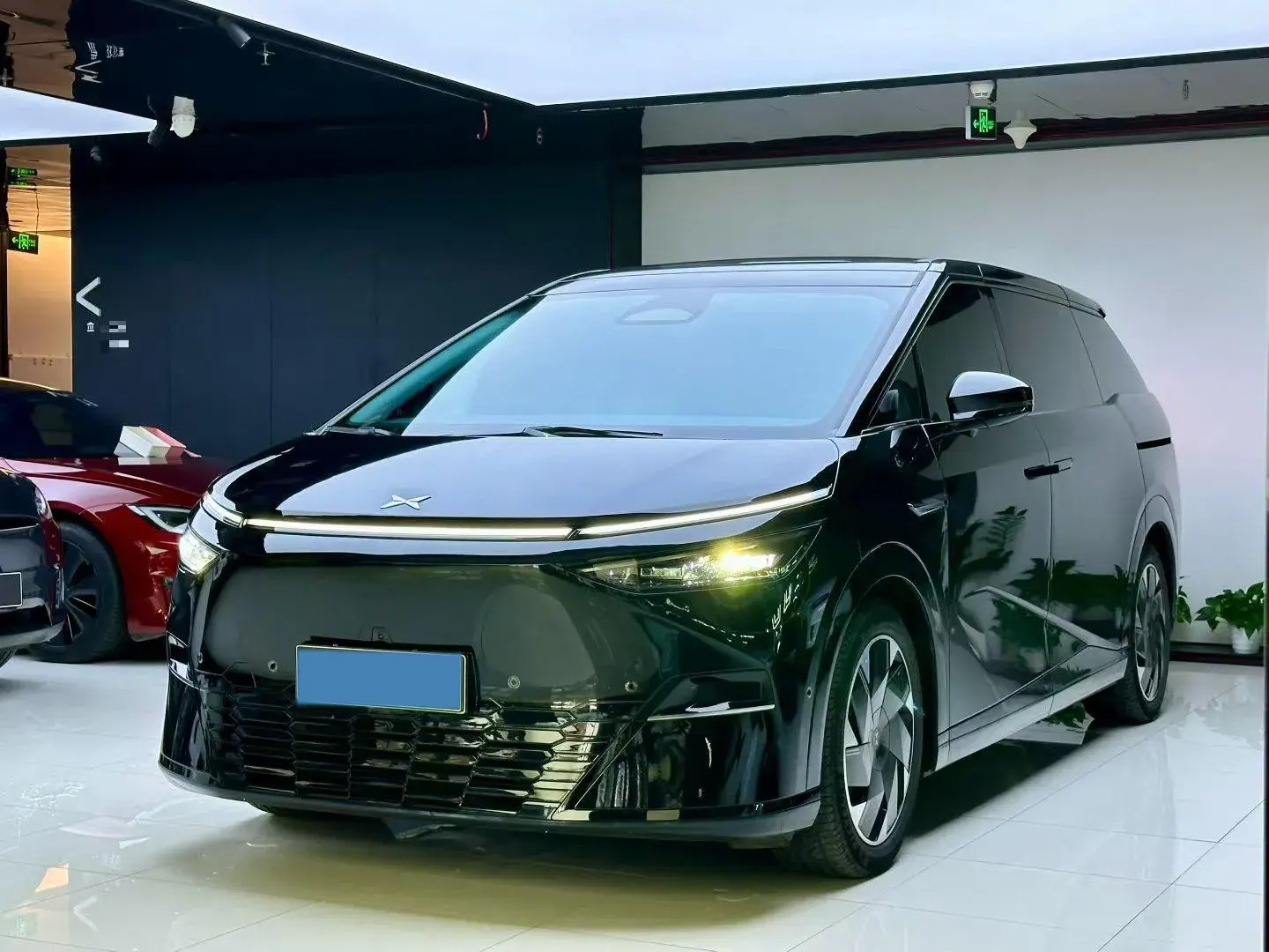 2024 XPENG X9 view 1