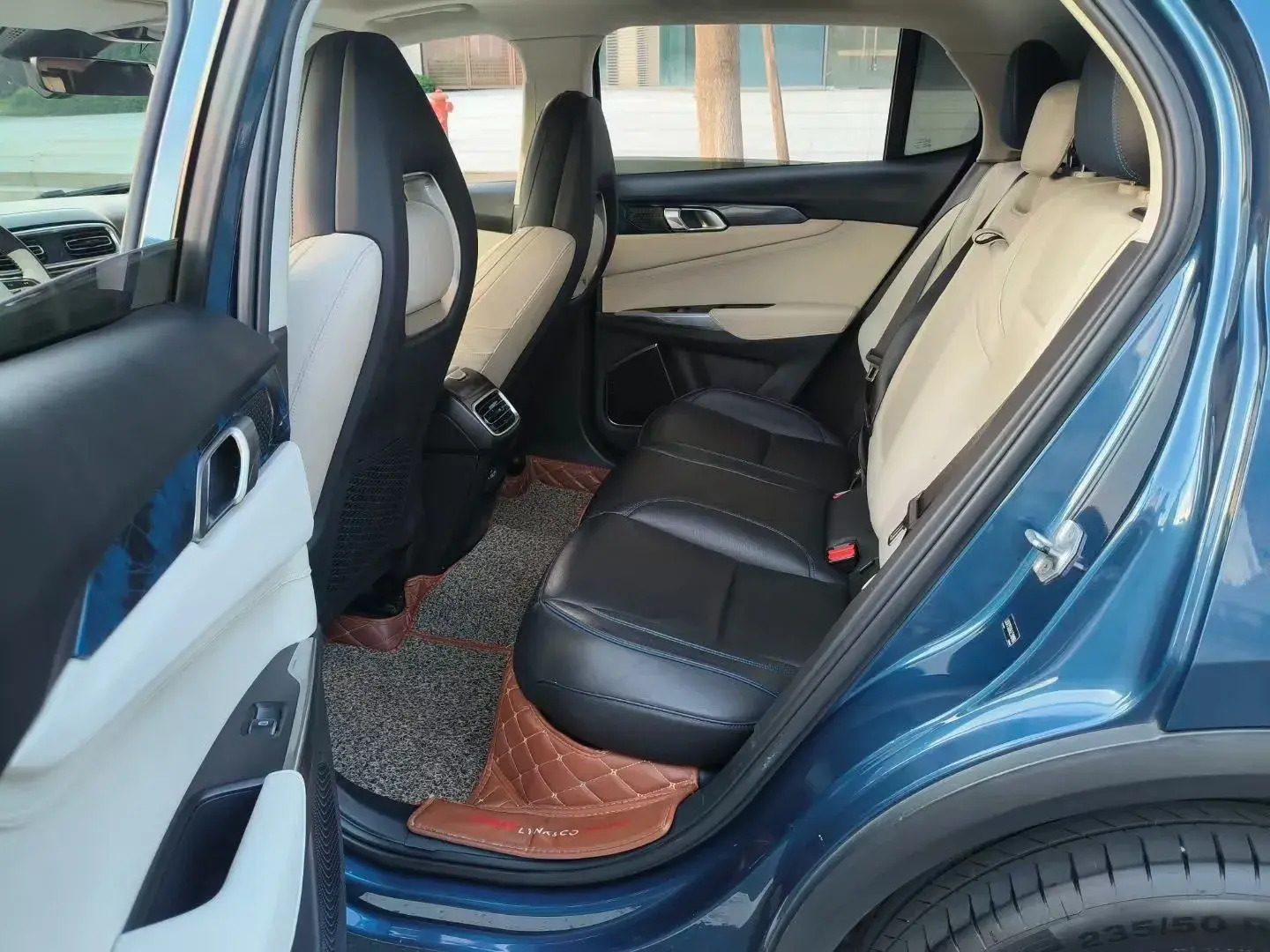 2017 LYNK&CO 01 thumbnail 3