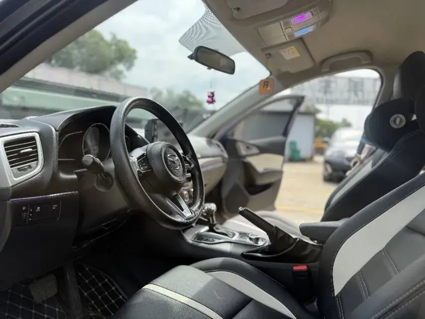 2017 MAZDA 3 thumbnail 4