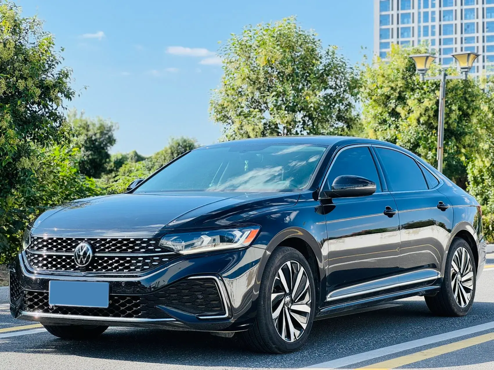 2022 VOLKSWAGEN PASSAT view 1