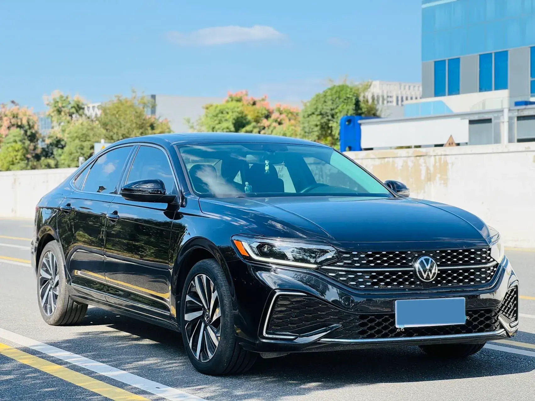 2022 VOLKSWAGEN PASSAT thumbnail 3