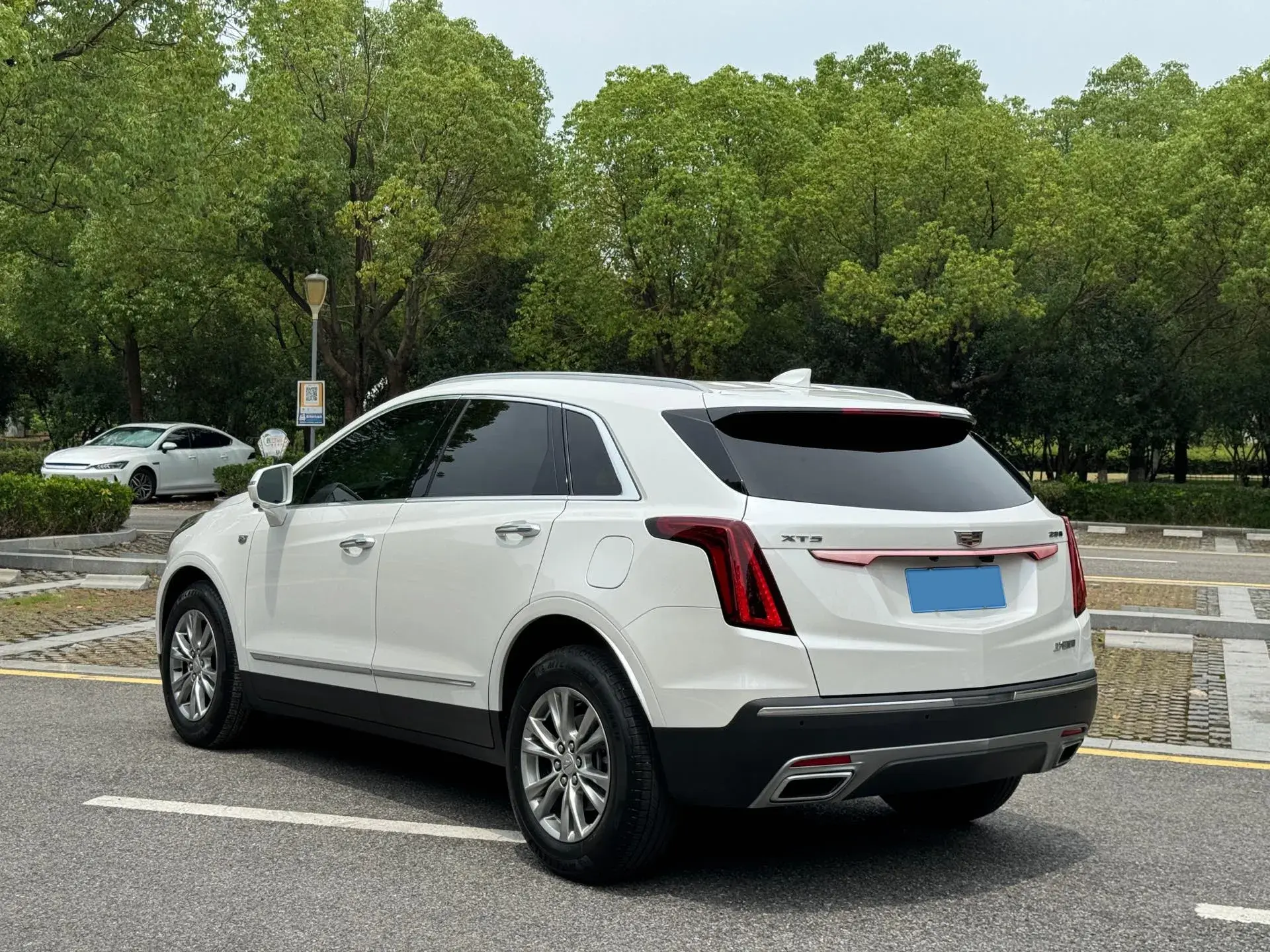 2021 CADILLAC XT5 thumbnail 3
