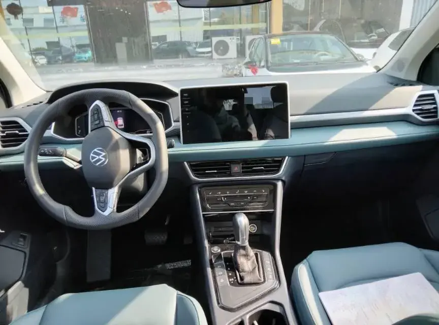 2024 VOLKSWAGEN THARU thumbnail 3