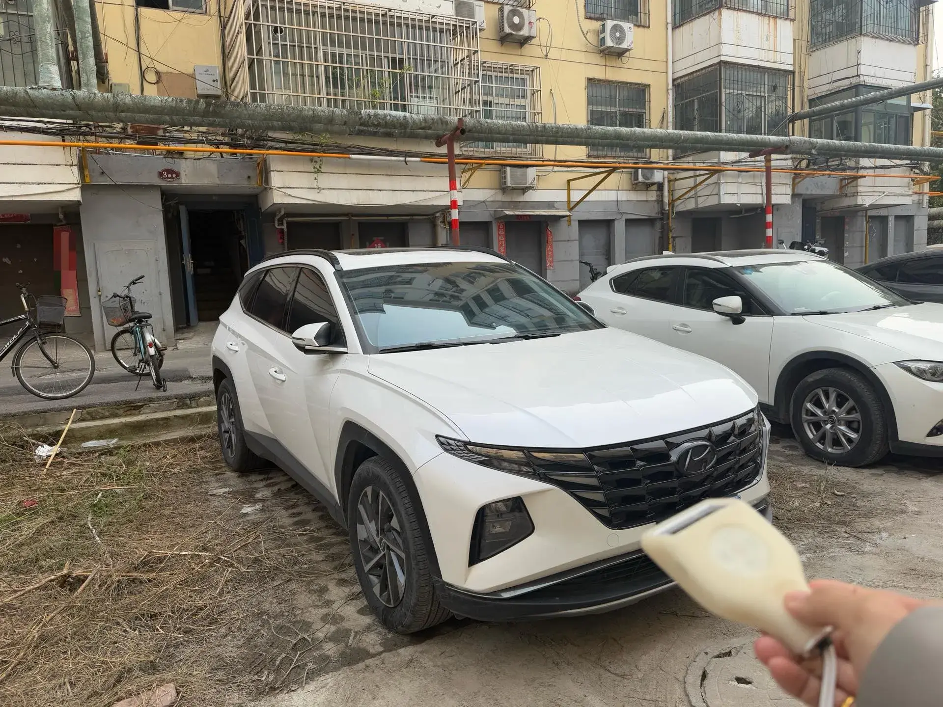 2021 HYUNDAI TUCSON thumbnail 3