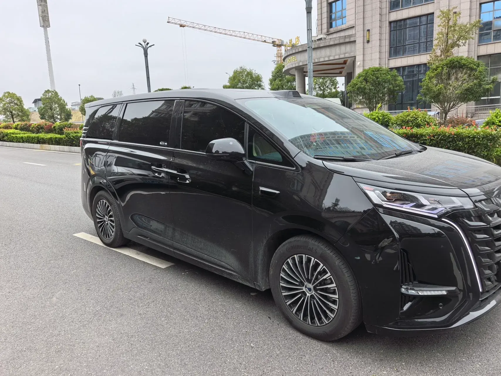 2025 DENZA D9 thumbnail 3