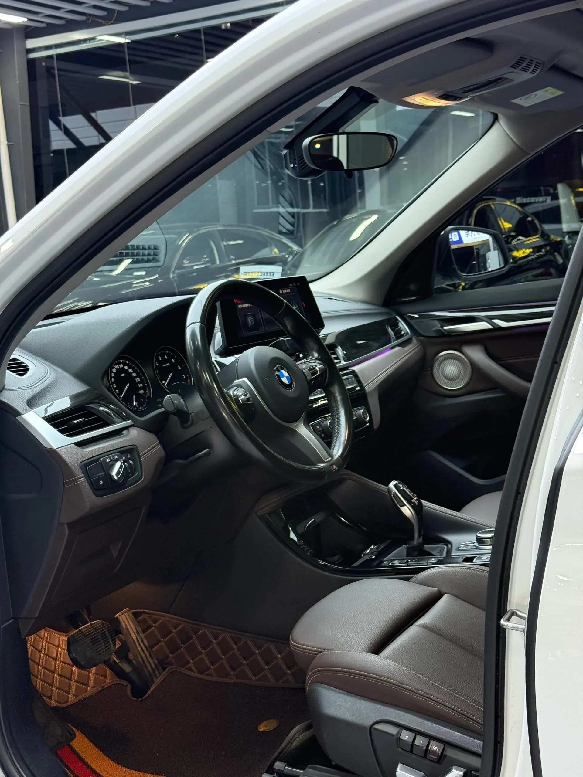 2021 BMW X1 thumbnail 4