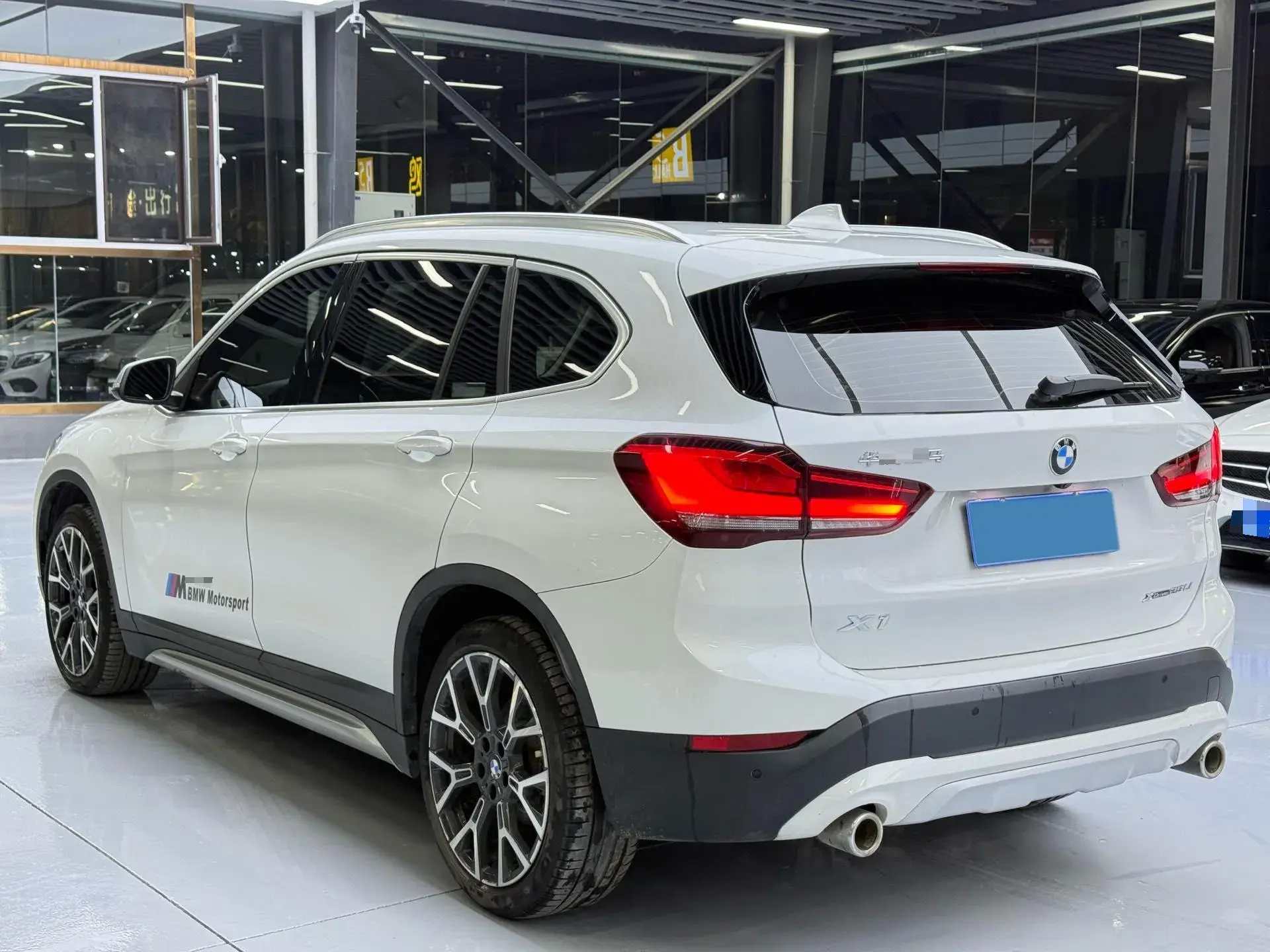 2021 BMW X1 thumbnail 3